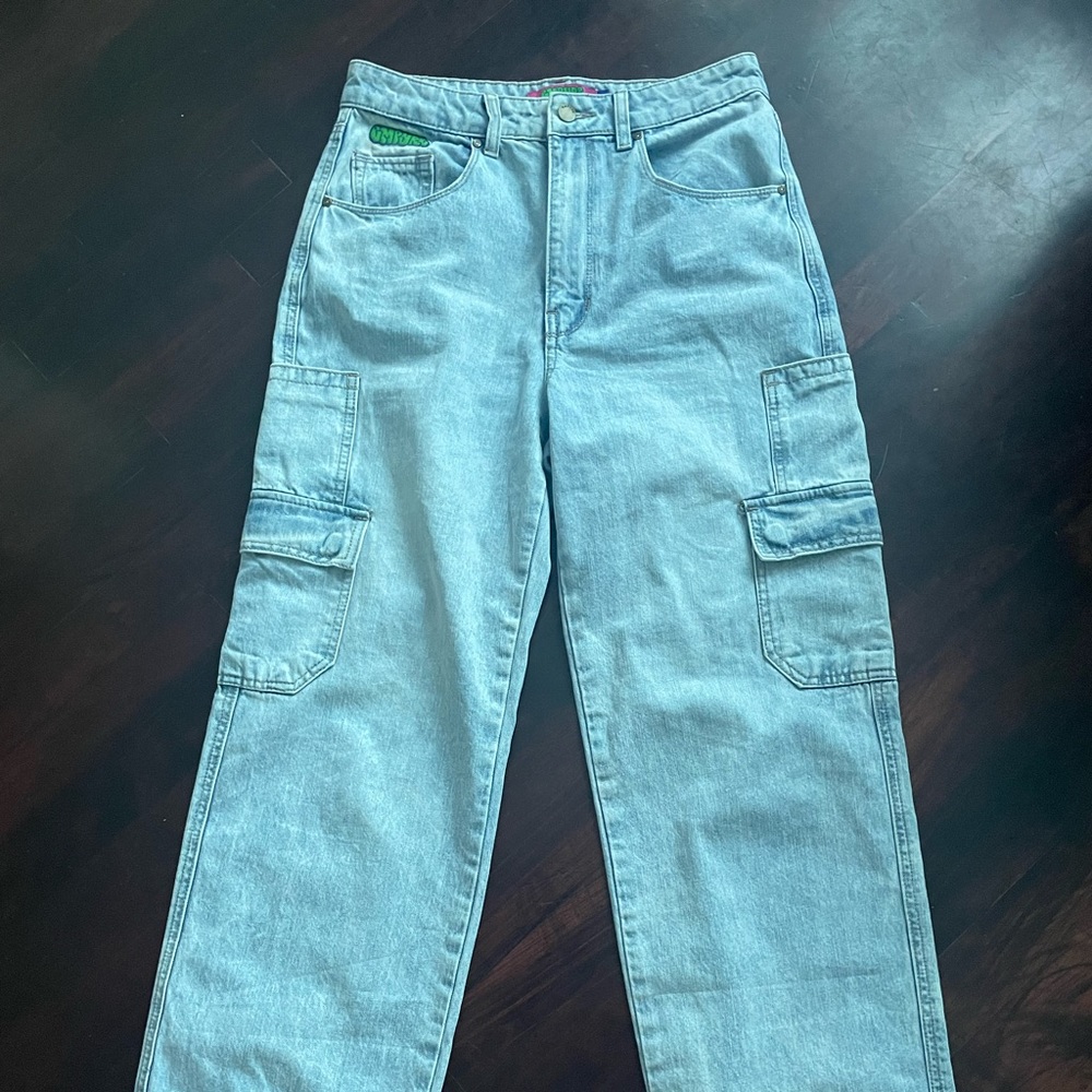 Woman’s Empyre Tori Light Blue Wash Cargo Skate Jeans in size 4